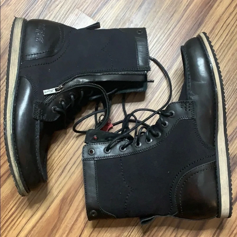 Levi’s Men Fall/Spring Boots